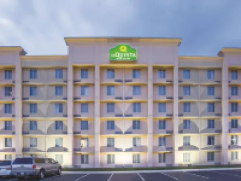 La Quinta Inn & Suites by Wyndham Indianapolis South Hotels near Garfield Park Conservatory