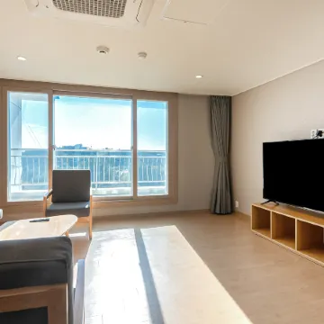 Heyy Seogwipo Hotel Отели рядом с достопримечательностью «Библиотека «Саммэбон»»