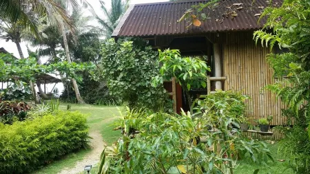 White Beach Front and Cottages Отели рядом с достопримечательностью «Caticlan»