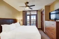 Slopeside  at Base of Peak 8, Sleeps 6! 1 Bedroom Condo by RedAwning Hôtels à : Copper Mountain