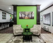 Quality Inn Near I-72 and Hwy 51 Hotels in Forsyth