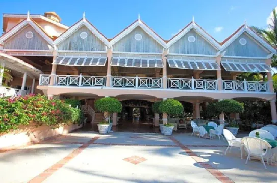 Coco Reef Resort & Spa