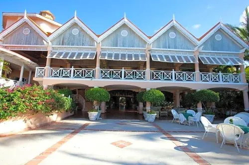 Coco Reef Resort & Spa