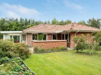 "Maksimilian" - 1.5km from the Sea Hotels in Læsø