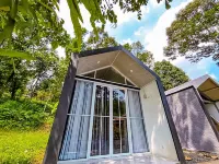 The Landeuh Village Riverside Glamping Hotel a Sukawangi