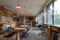 Holiday Inn Express Lisbon Airport Các khách sạn ở Sacavém e Prior Velho