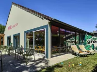 Greet  Hotel Versailles - Voisins le Bretonneux Hotels in Voisins-le-Bretonneux