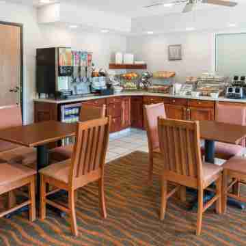 Baymont by Wyndham Rolla Dining/Meeting Rooms