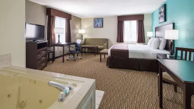 Best Western River City Hotel فنادق في ديكاتور