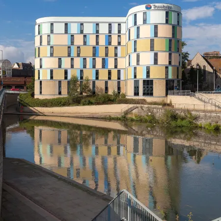 Travelodge Maidstone Central Отели рядом с достопримечательностью «Бренчли Гарденс»