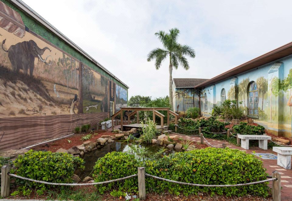 Hotel Ramada by Wyndham Lake Placid, Exterior, Garden