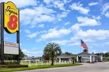 Super 8 by Wyndham Ocala I-75