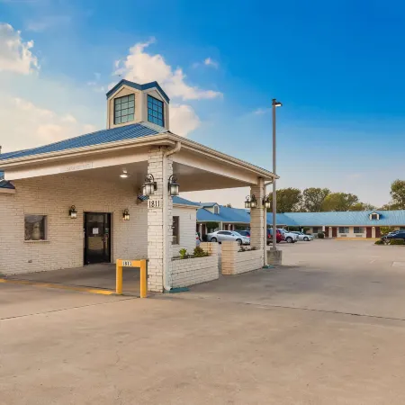 Best Western Regency Inn  Suites