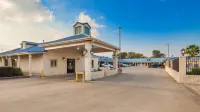 Best Western Regency Inn  Suites - parking