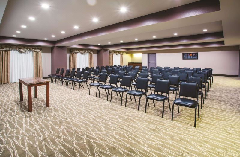 La Quinta Inn & Suites by Wyndham Russellville photo 4
