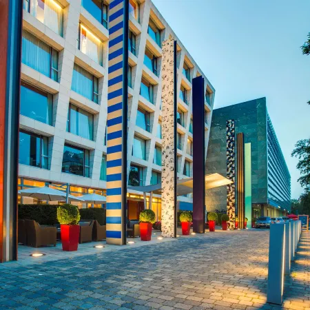 Radisson Blu Media Harbour Hotel, Düsseldorf Отели рядом с достопримечательностью «Рейнская телебашня (Рейнтурм)»