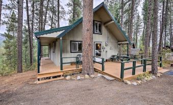Hillside Hideaway Warm and Cozy Terrace Lakes Cabin