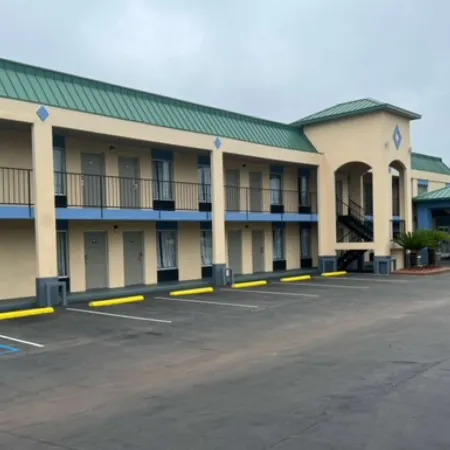 Days Inn by Wyndham Greenville