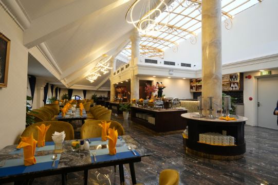 3. 샌들스 카멜리아..