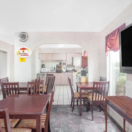 Super 8 by Wyndham Decatur Priceville