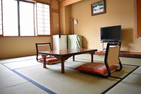 Uesugi KenshinnoKakushiyu Sekionsen Asahiya Ryokan Отели рядом с достопримечательностью «Imori Pond»