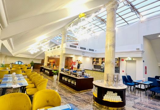 5. 샌들스 카멜리아..