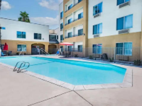 รามาดา บายวินด์แฮม เบเกอร์สฟีลด์ นอร์ท โรงแรมในเบเกอร์สฟีลด์