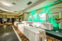 Ramada by Wyndham North Platte & Sandhills Convention Ctr - Parking
