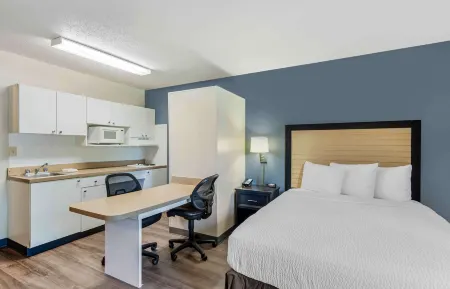 Extended Stay America Select Suites - Chicago - Rolling Meadows Отели рядом с достопримечательностью «Парк Мажевски Метро»