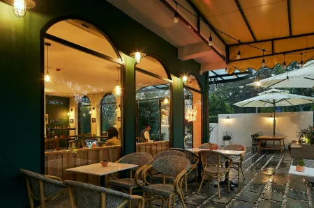 Larimar Villas Cô Giang Отели рядом с достопримечательностью «Озеро Сюан Хуан»