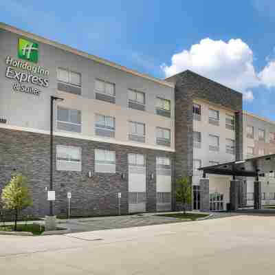 Holiday Inn Express & Suites Denton South Hotel Exterior