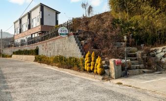 Namhae Hwuphihyang Spa Pension