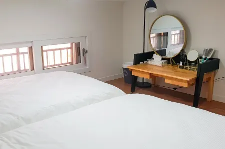 Jeju Estreya Pension Отели рядом с достопримечательностью «Yongcheondonggul Cave»