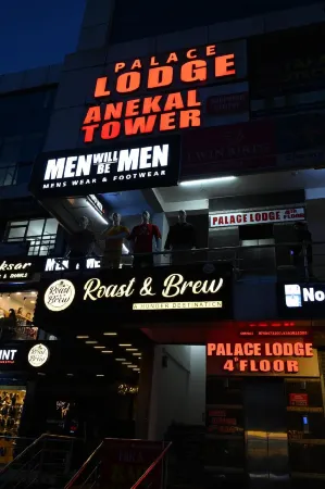 Hotel Palace Lodge Отели рядом с достопримечательностью «Ройал Гарден бич резорт»