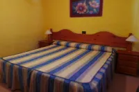 Bungalows Castillo Beach فنادق في Maxorata