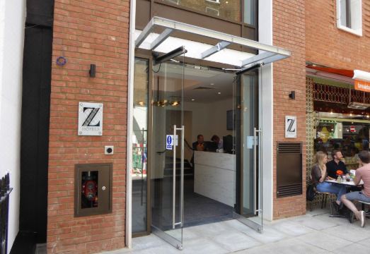 런던 호텔 객실 전경