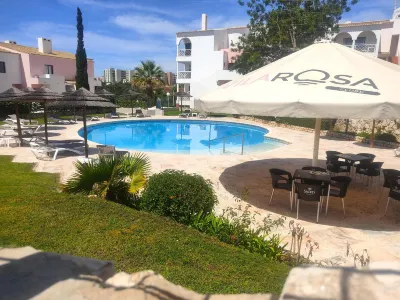 Praia da Rocha Unique Design with Pool by Homing Hotels in Портімау