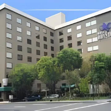 Hotel Bristol Отели рядом с достопримечательностью «Памятник Независимости»