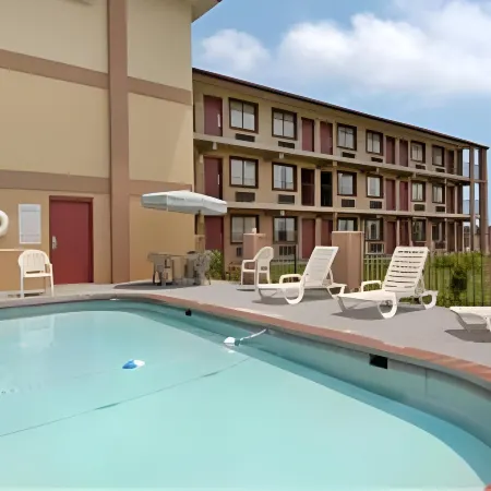 Days Inn & Suites by Wyndham Springfield on I-44
