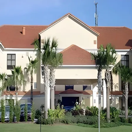 Holiday Inn Express & Suites CLEARWATER NORTH/DUNEDIN by IHG Отели рядом с достопримечательностью «Пляж Клируотер-Бич»