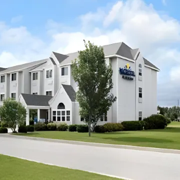Microtel Inn & Suites by Wyndham Clear Lake Отели в г. Клир Лейк