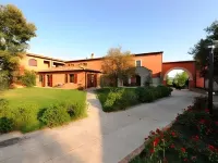 Relais le Ginestre Hotel dekat Terme e cippi romani