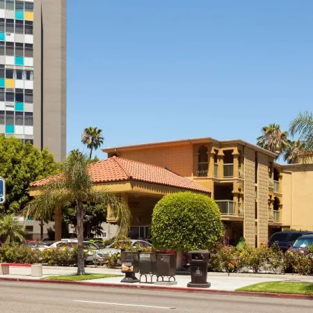 Travelodge by Wyndham Long Beach Convention Center