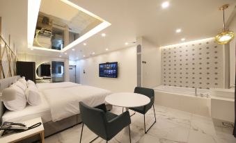 군산 STAY IN 1025 무인호텔 객실
