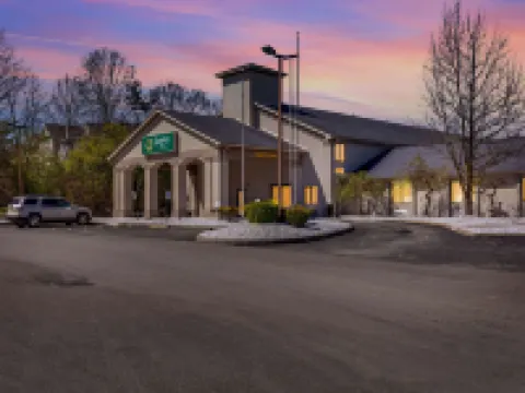 Quality Inn Austintown-Youngstown West Hotels in Austintown