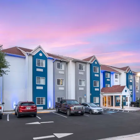 Microtel Inn & Suites by Wyndham Brooksville