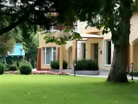 Garden Hotel Wellness és Konferencia Các khách sạn ở 