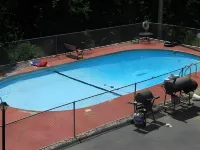 Homestead Motel - Private Pools