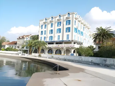 Hotel Palma Отели в г. Тиват