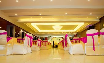 Dng the Grand Hotel